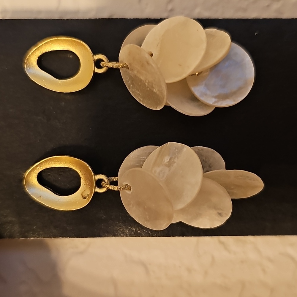 Elegant Gold Shell Dangle Earrings